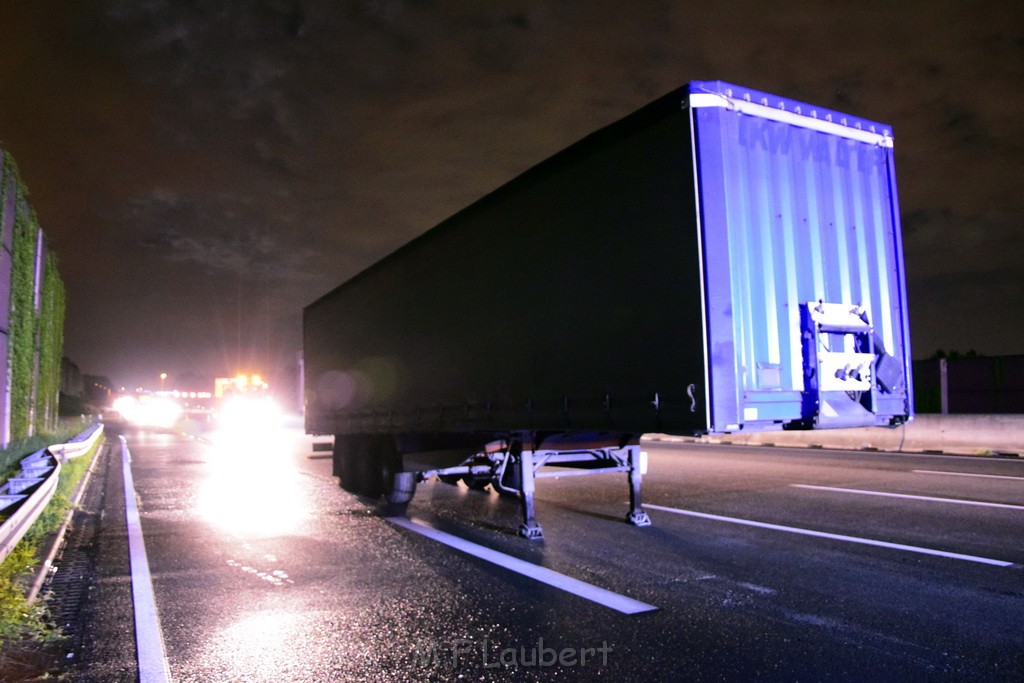 LKW Verfolgung A 3 Rich Oberhausen gestellt mit Nagelbrett Hoehe AS Koeln Dellbrueck P23.JPG - Miklos Laubert